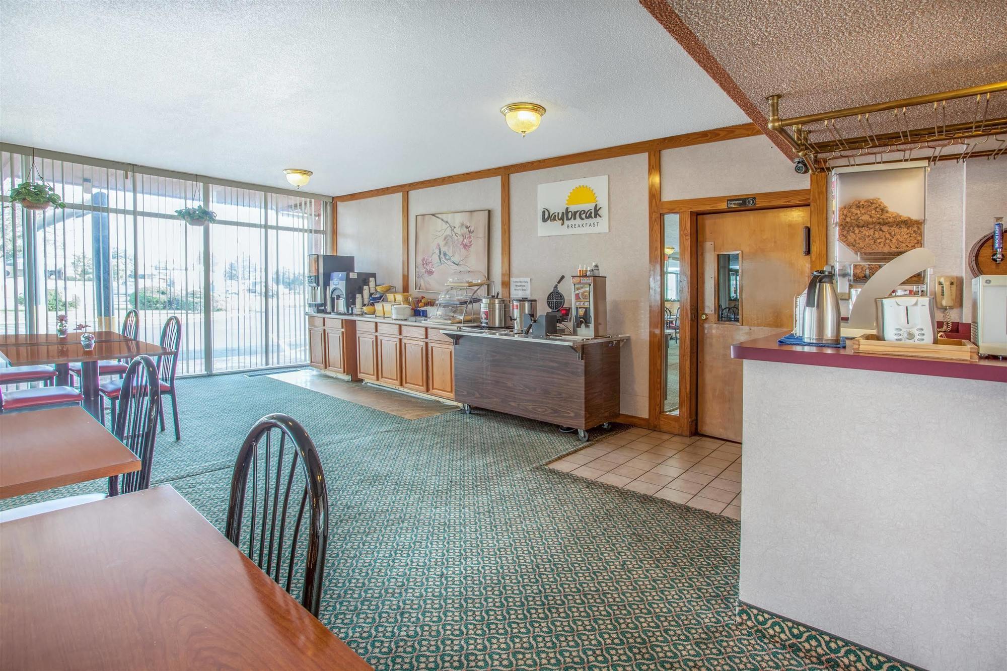 Americas Best Value Inn St. Joseph At I-29 Kültér fotó